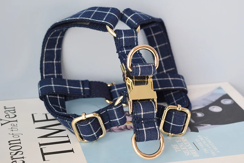 Dog's Plaid Harness and Leash Set